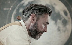 Кадр из клипа «Home Again». Скриншот с YouTube